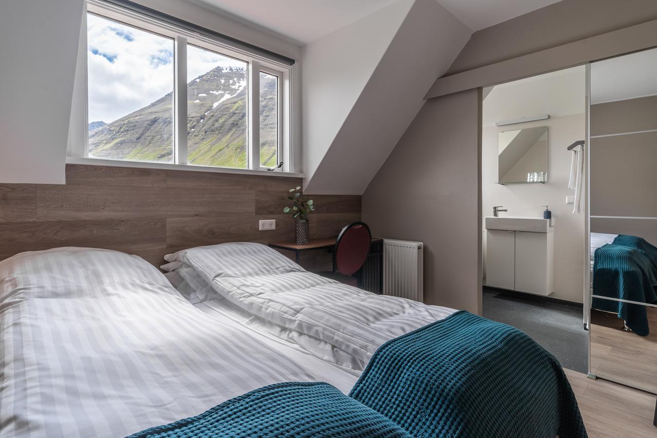 Holt Inn Flateyri Экстерьер фото